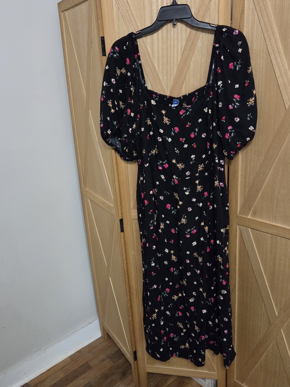 Black Floral Puff-Sleeve Maxi Dress